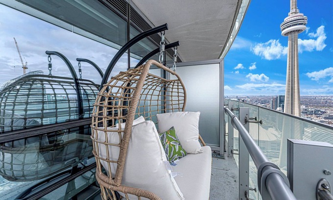 Toronto Entertainment District Apartment | The Harbour Toronto