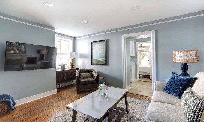 Historic Downtown Savannah Apartment | The Harcourt Manor - Historic Garden Apartment