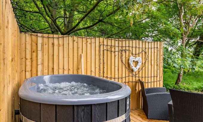 Thetford Cabin | The Hartley Hut - Norfolk Holiday Properties