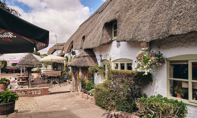 Chute Hotel | The Hatchet Inn
