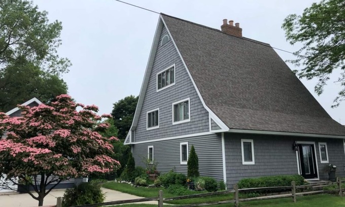 Bluffton House | "The Haven at Bluffton" Charming Chalet on the Muskegon Channel~Bring your Boat!