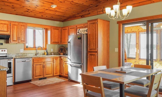 Alexandria House | "The Haven" on Lake Le Homme Dieu