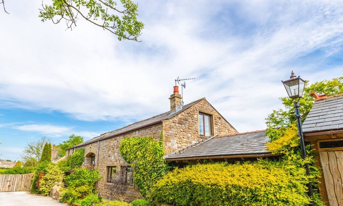 Clitheroe Cottage | THE HAWTHORNS, pet friendly, character holiday cottage in Gisburn
