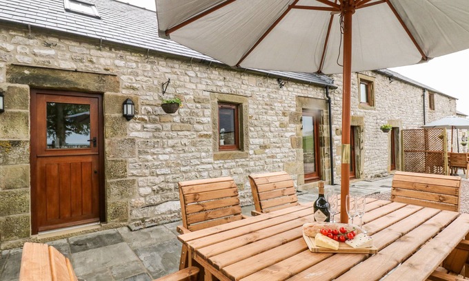 Alstonfield Cottage | THE HAYBARN, family friendly, character holiday cottage in Hartington