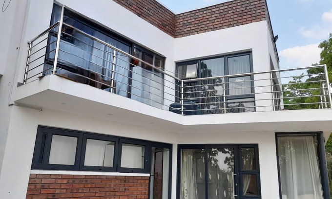 Harare East Apartment | The Hayhill Treetop Escape Apartment offers scenic views overlooking Harare.