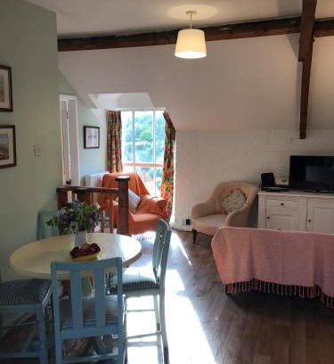 Llanvair Kilgeddin Apartment | The Hayloft