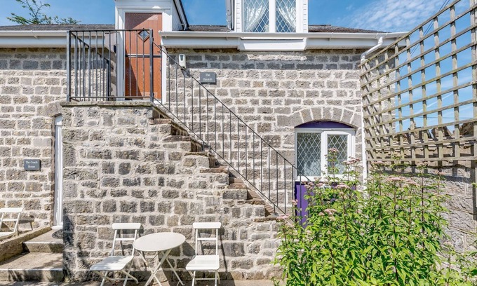 St. Florence Cottage | THE HAYLOFT, pet friendly, with pool in St Florence