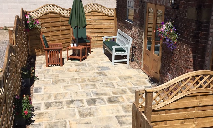 Scawton Cottage | THE HAYLOFT, with a garden in Husthwaite