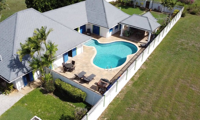 Canaan Villa | The Heart Villa in Samaan Grove your paradise with a unique heart-shaped pool.
