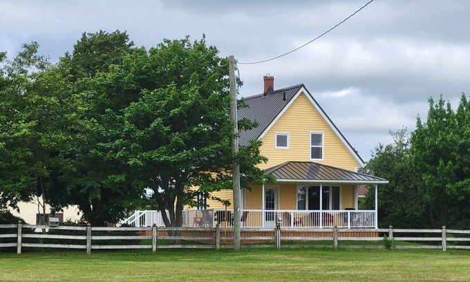 Kensington House | The Henderson Homestead - Completely Renovated Home, Quiet and Centrally Located
