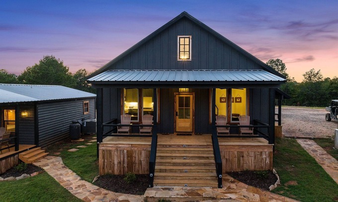 Laneville Cabin | The Hendo - Cabin #3 - Ultimate Getaway