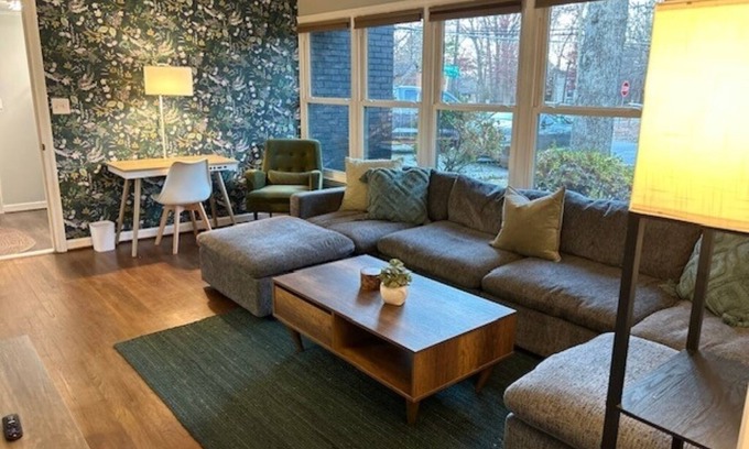 Greensboro House | The HendrixnConvenient, cozy, updated 3 bedroom ranch
