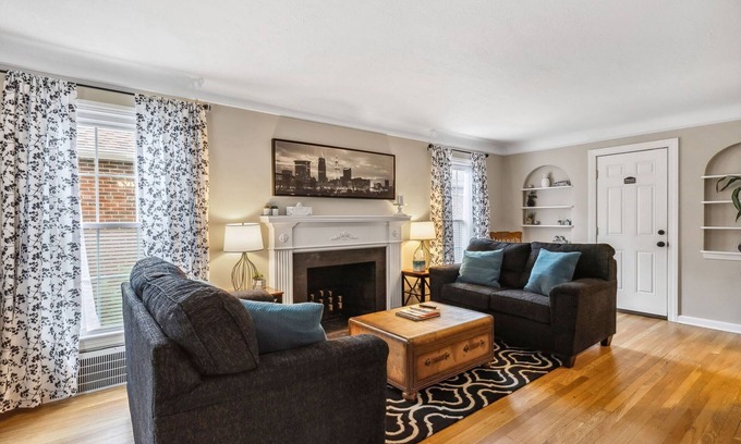 Cuyahoga County House | The Henry House I Pet Friendly, Cozy, Convenient