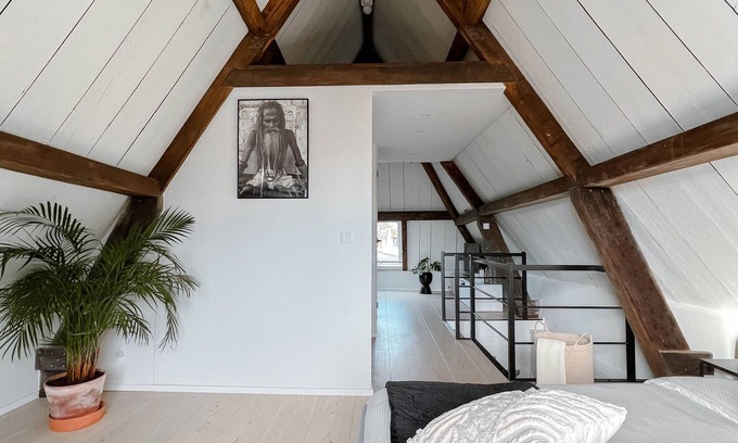 Dordrecht Apartment | The heritage harbour loft