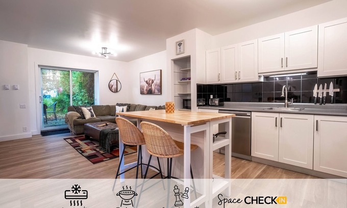 Saint Ferreol les Neiges House | The Hike Stop | Near Mont-Sainte-Anne | BBQ | Ski