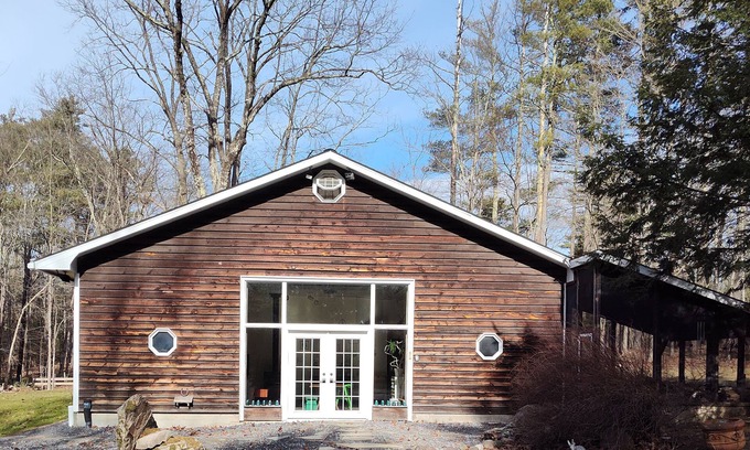 Saugerties Cottage | THE HIDDEN COTTAGE Private, Relaxing, Great Location, Has Everything You Need