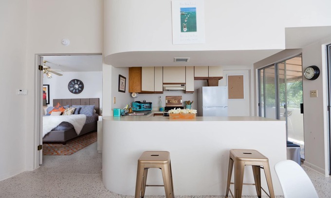 Biloxi Apartment | The Hidden Gem! Book in August and get 10% off. Less crowds, same great food!