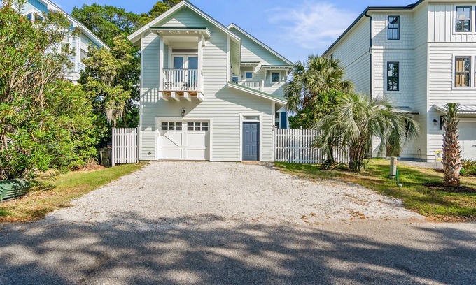 Bonito Boathouses House | The Hidden Palm: Luxurious 5-Bed Home, Screened Porches, Game Room & Marsh Views!