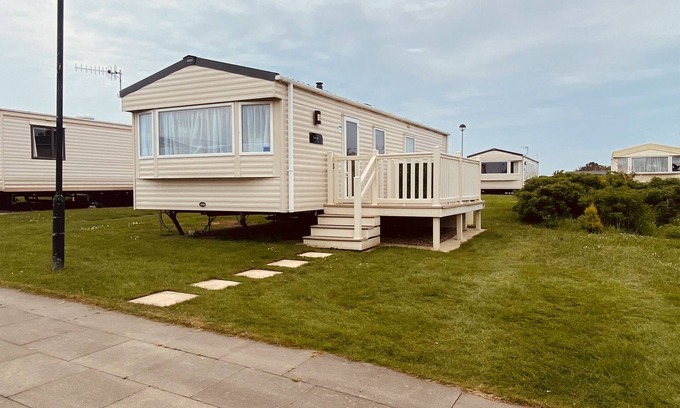Cayton Bay House | The Hideaway 5 minutes from the Beach