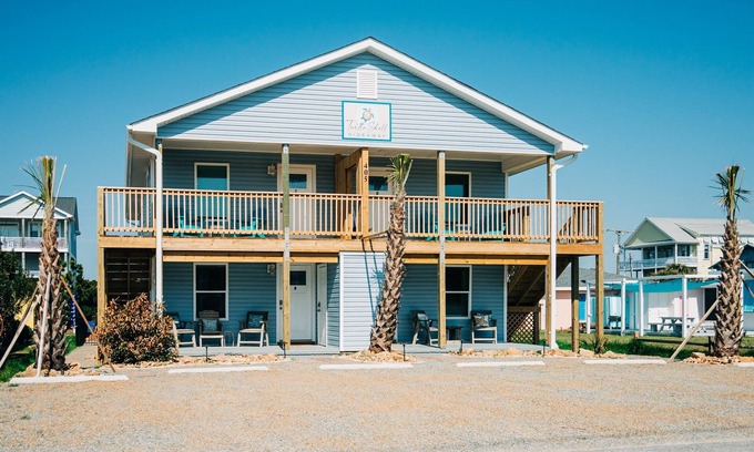 Surf City Apartment | The Hideaway A- Beach - Dog Friendly - Playset - Bikes - Fenced in Yard