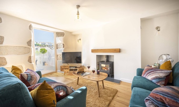 Porthleven Apartment | The Hideaway - a house that sleeps 4 guests in 2 bedrooms