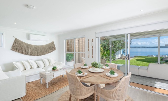 Bonnells Bay Apartment | The Hideaway- a unique laid-back-lux, absolute waterfront