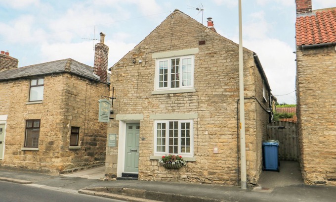 Snainton House | THE HIDEAWAY, family friendly, with hot tub in Snainton