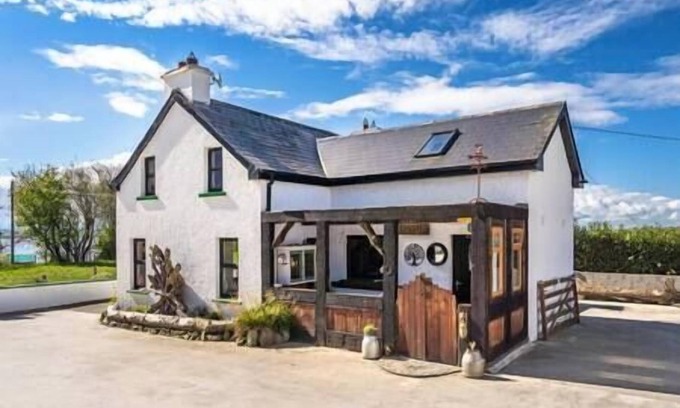 Muff House | The Hideaway - Shore House