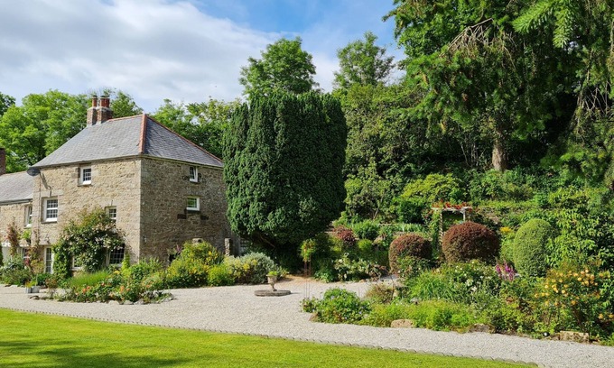 Saint Columb Major Cottage | The Hideaway & Spa Terrace at Tregoose Old Mill