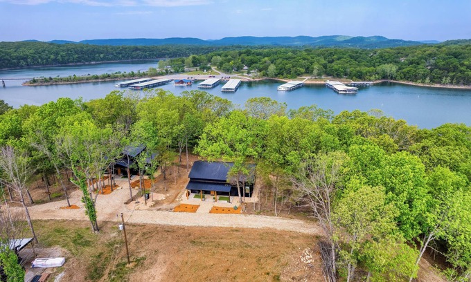 Eagle Rock House | The Hideaways on Rickety Ridge. Secluded & Dog-friendly on TRL. Sparkly Clean!