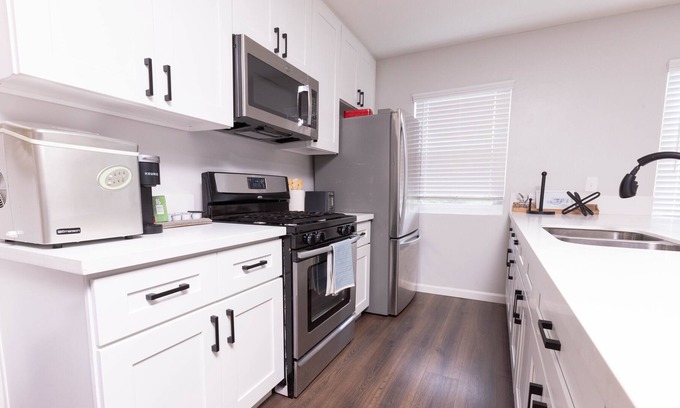 Central Escondido Apartment | The Hideout-2 bedroom condo in Historic Escondido, 10 mins away from Safari park