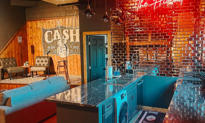 Oakhurst Apartment | The HideOut- a piece of Nashville in CA