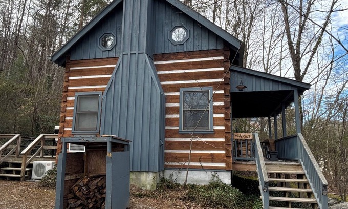 Townsend Cabin | The Hideout Cabin at Country Manor Acres