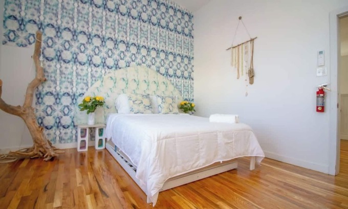 Queens House | The High Tide #9 One Bedroom Suite with Kitchen