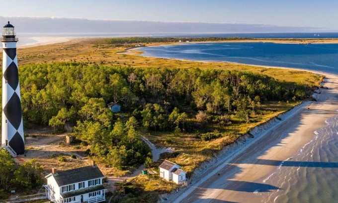 Harkers Island House | The High Tider Retreat + RV Hookup