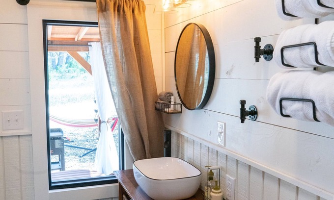 Hondo Cabin | The Highland Escape: A Serene Escape Amidst Nature's Majesty