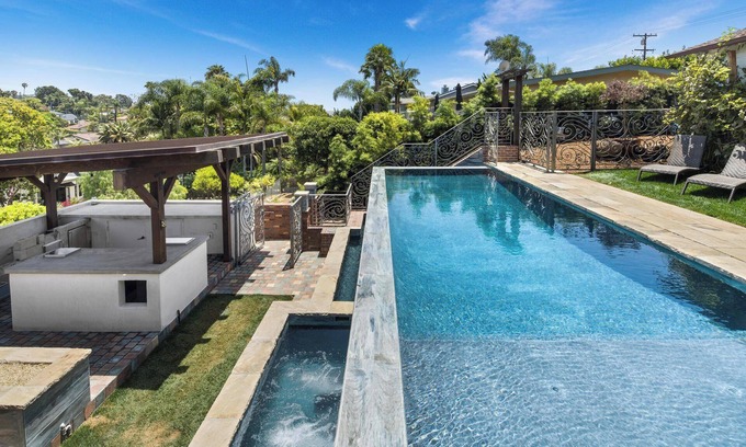 Olde Carlsbad House | The Highland House, a Carlsbad Coastal Villa - 2200 sq ft - 1 mile to the Ocean