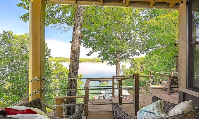 Bremen Cabin | ꨄ︎ The Highland on Smith - Lakefront Family Cabin