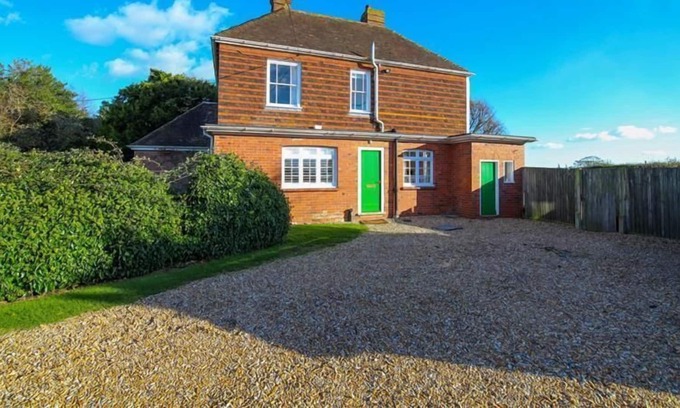 Rye House | The Highlands, Nr Rye - Victorian House with Tennis court