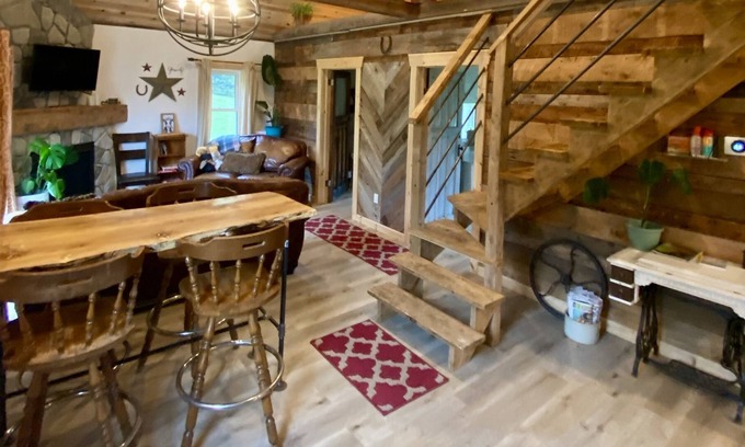Perry House | The Hill Crest Cottage