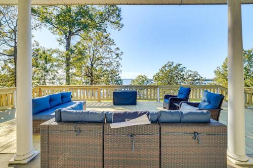 Zwolle House | The Hill-Ton - Lake View, Across from 1215 Launch