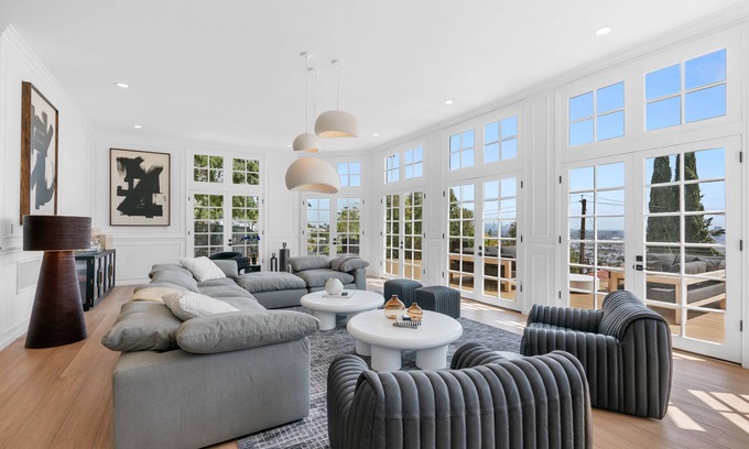 Hollywood Hills West Villa | The Hilldale Villa