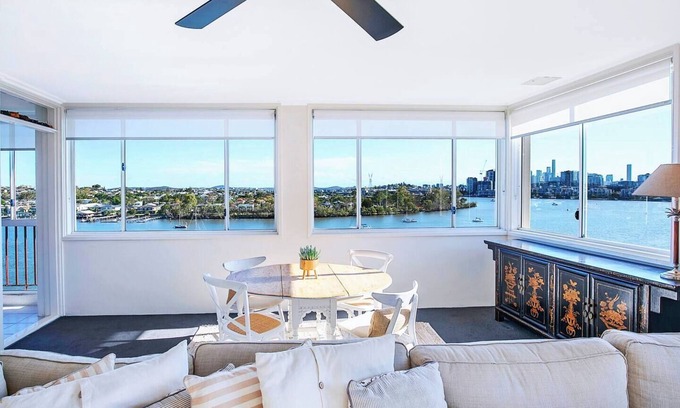 Hamilton Apartment | The Hillside at Hamilton A Fresh Riverfront Abode