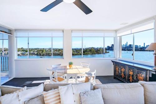 Hamilton Apartment | The Hillside at Hamilton - A Fresh Riverfront Abode
