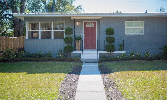 Lakeland House | The Hillside Haven - 4BR Pool Home