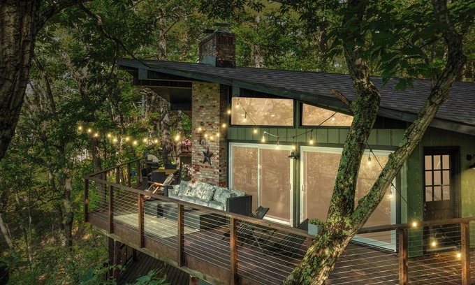 Mount Jackson House | The Hillside Hideaway, a stunning retreat located in the heart of Bryce Resort