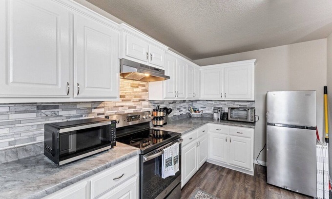 San Antonio House | The Hilltop (Close to Lackland)