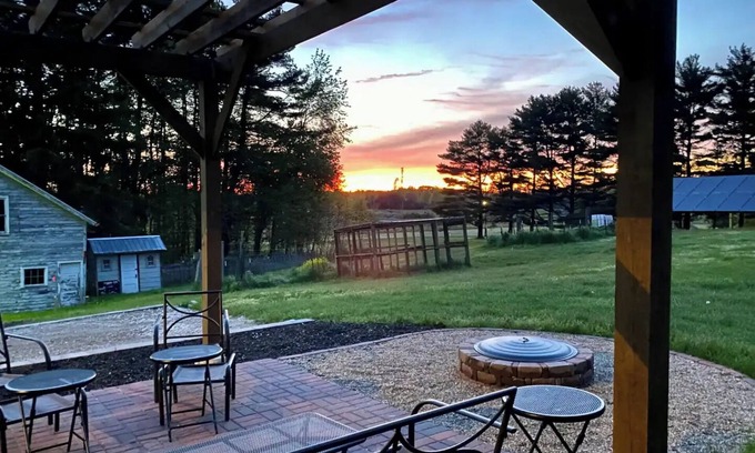 Bridgman House | The Hilltop Hideaway - 4 acres, hot tub, sunsets, near Warren Dunes & Weko Beach