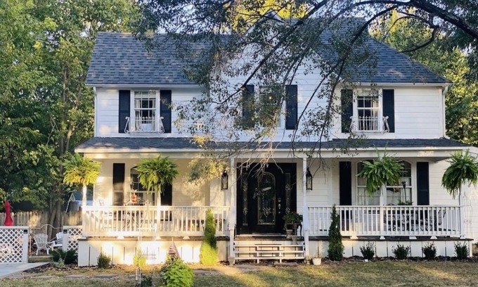 Grove House | The Historic Broadway House