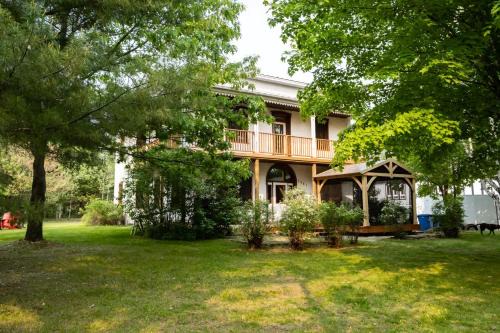 Lac-des-Plages House | The Historic Post Office Le Bureau de Poste